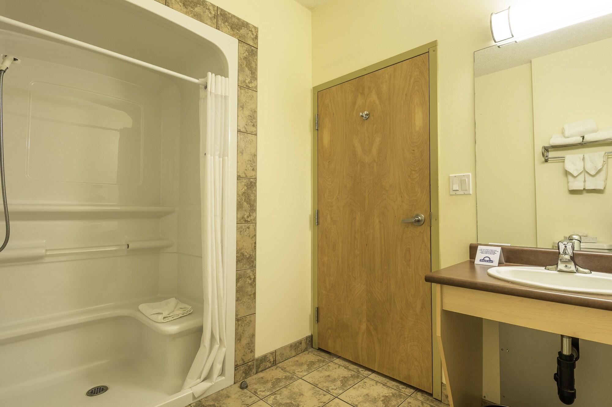 Days Inn By Wyndham Bonnyville Esterno foto