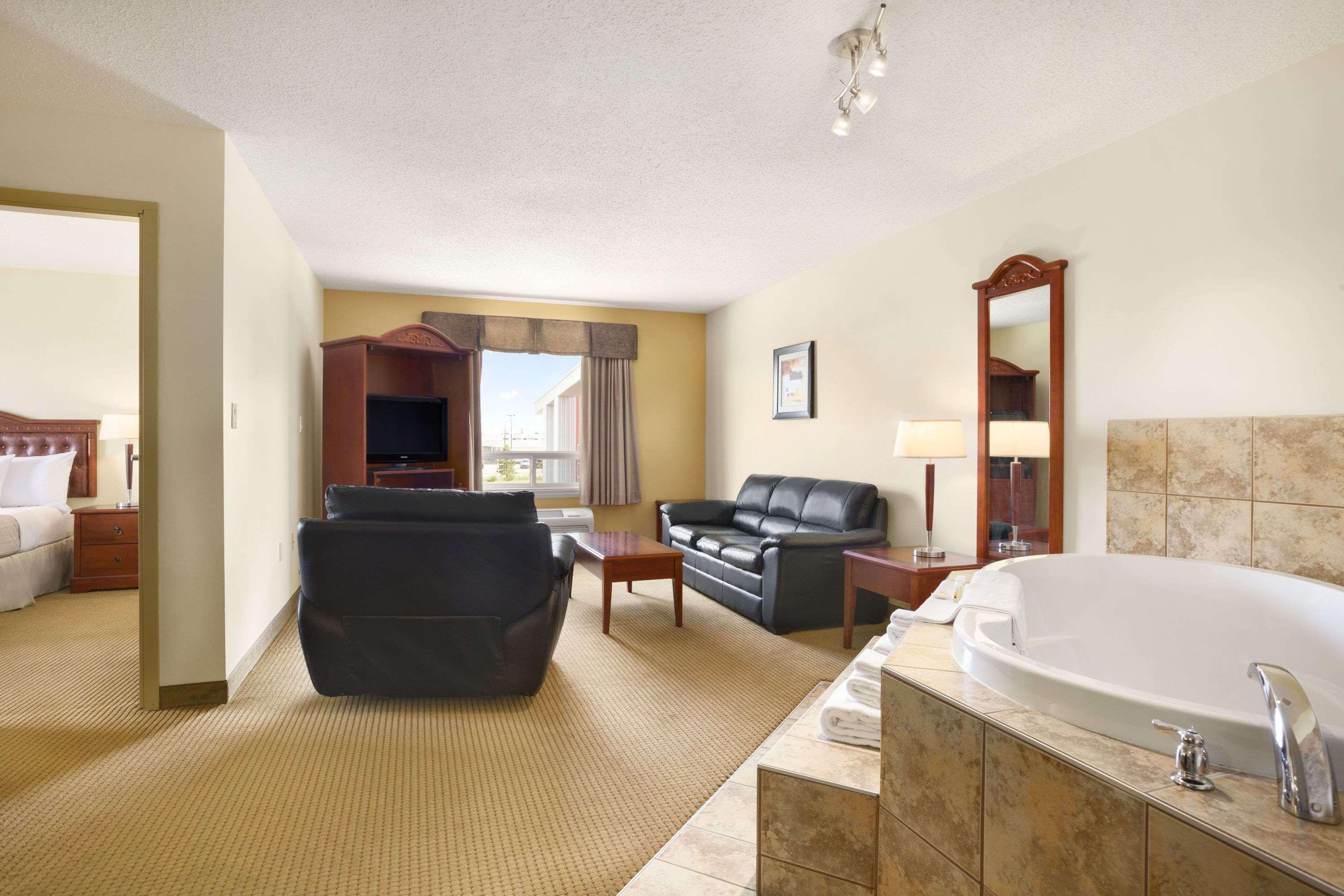 Days Inn By Wyndham Bonnyville Esterno foto