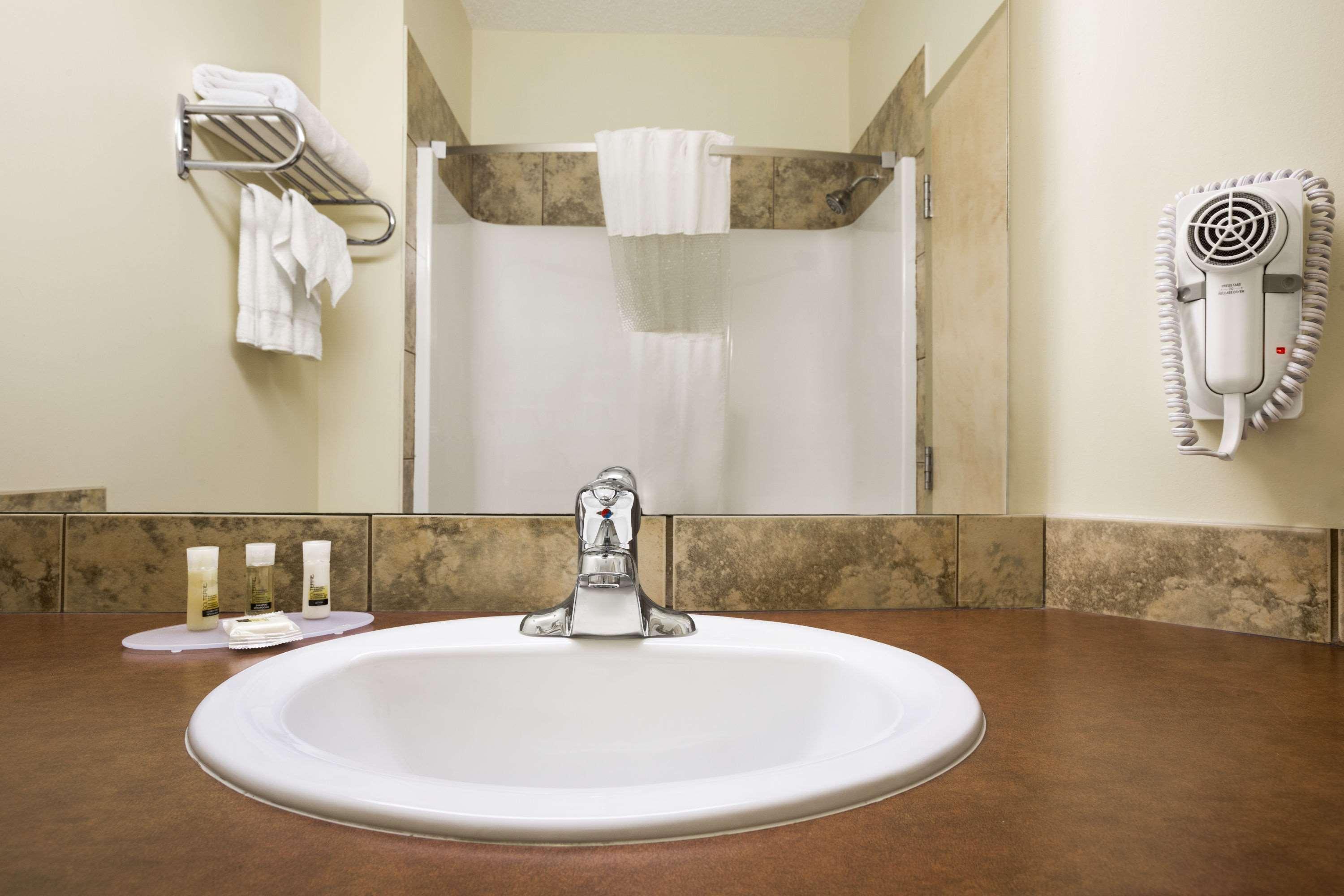 Days Inn By Wyndham Bonnyville Esterno foto