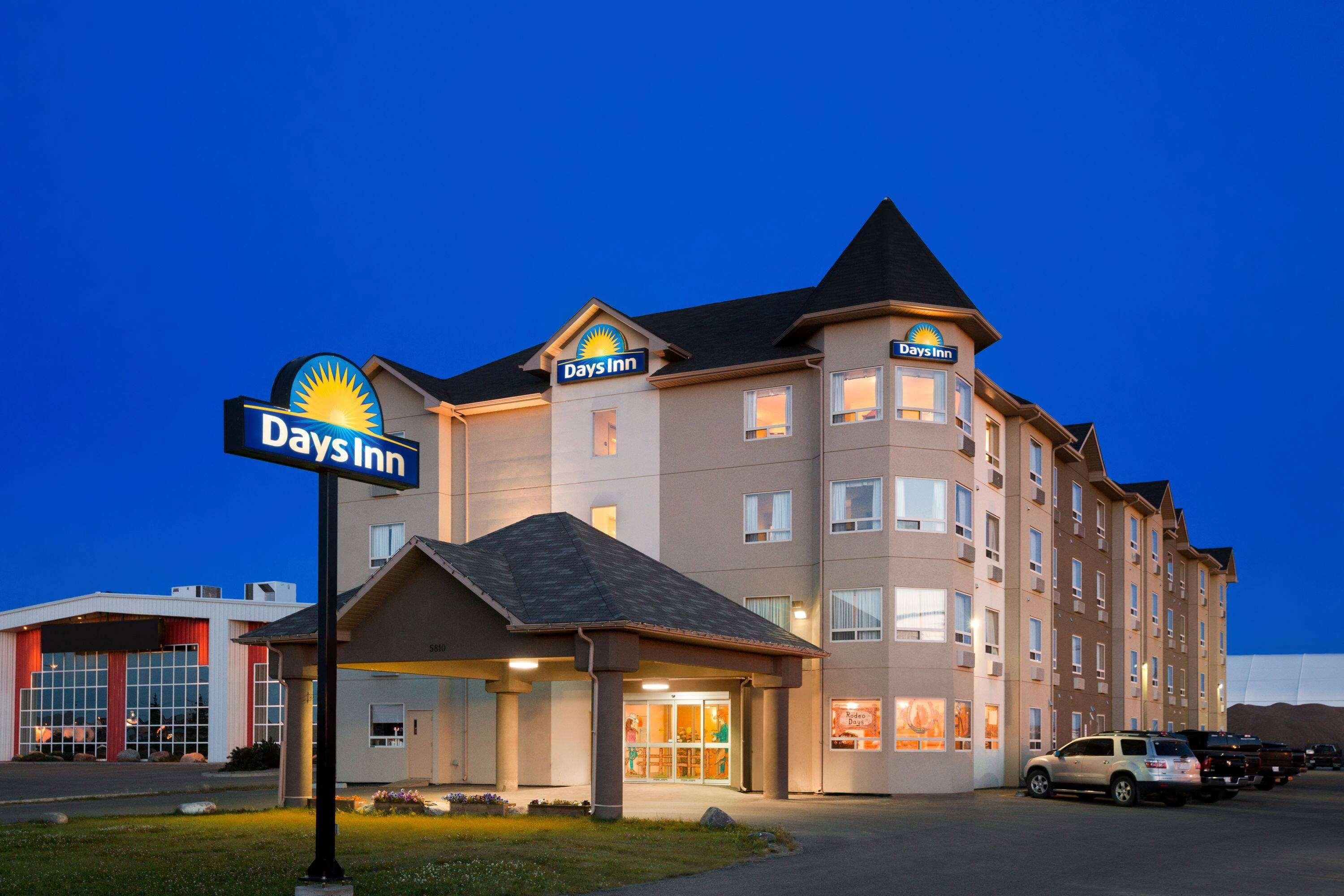 Days Inn By Wyndham Bonnyville Esterno foto